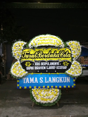 Papan Bunga Duka di Sungai Medang